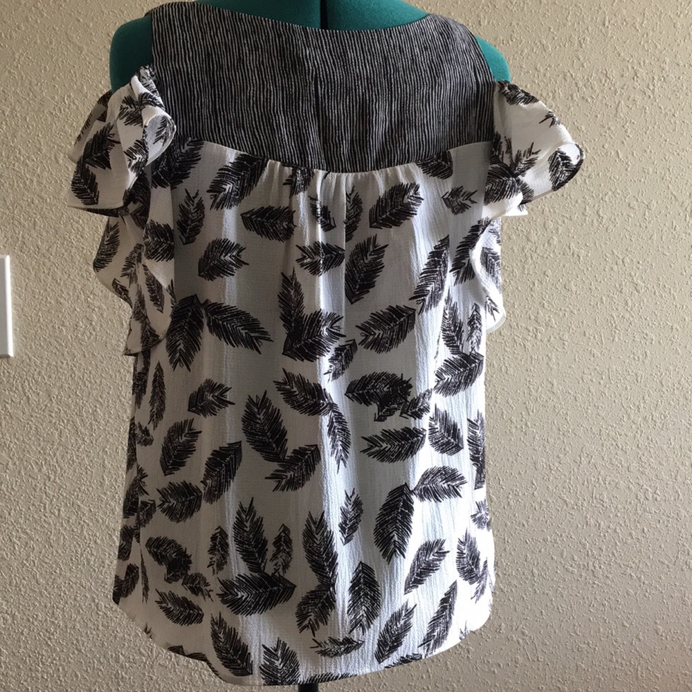 Cute feather print top - Picture 2 of 3